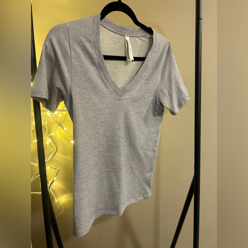 Athleta Renew vneck size large.